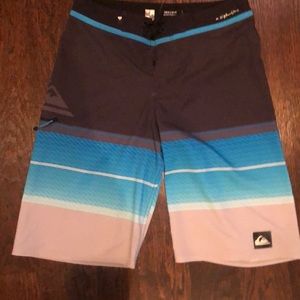 QuickSilver men’s bathing suit